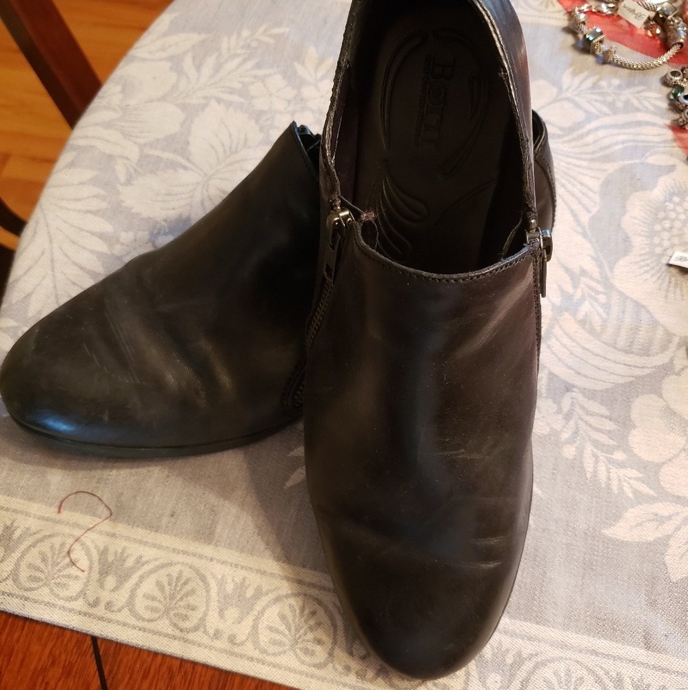 Born comfort loafer with zipper detail